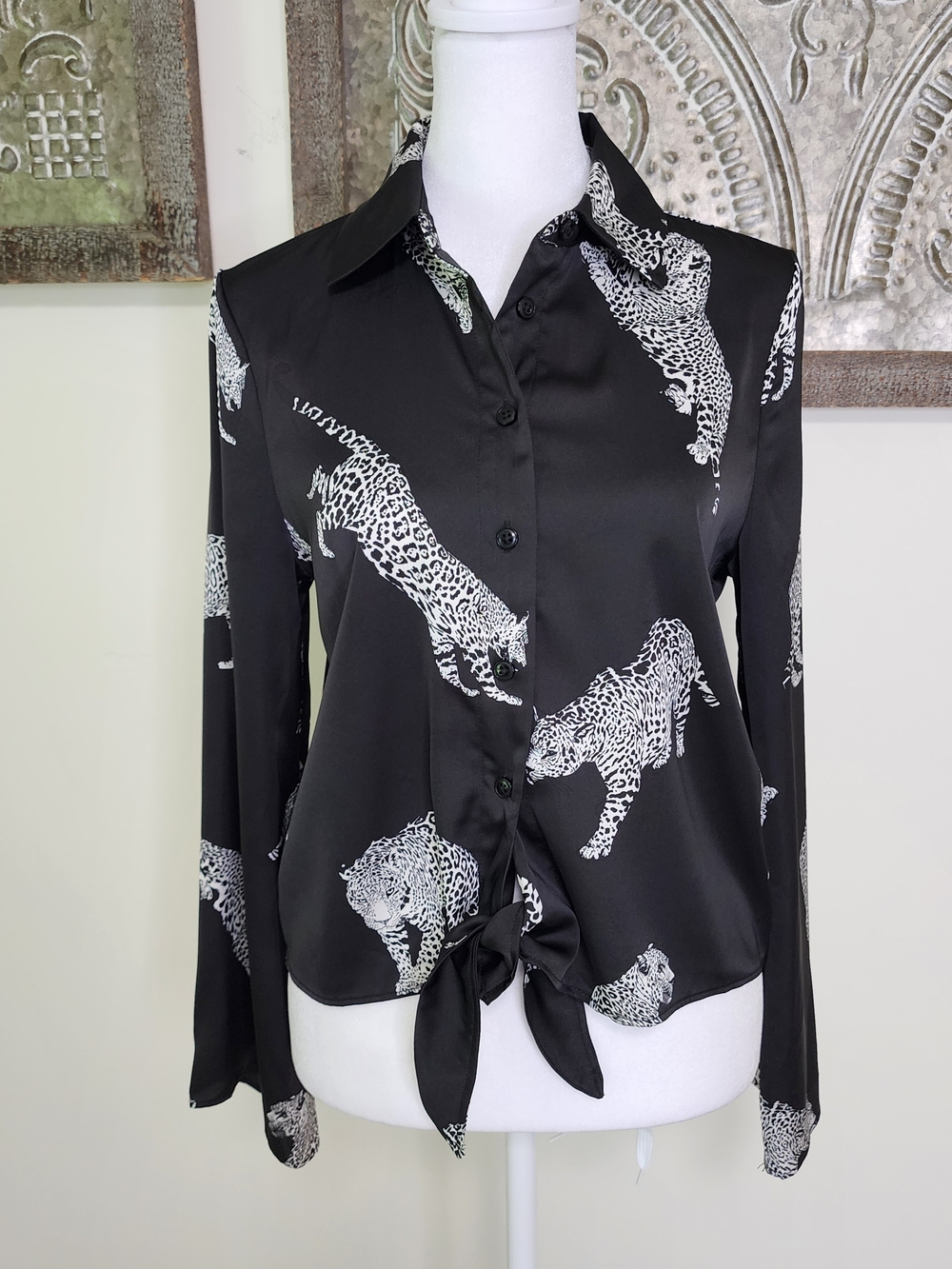 Maison D'Amelie Black Satin White Leopard Button-Front Tie-Hem Blouse XS Badd